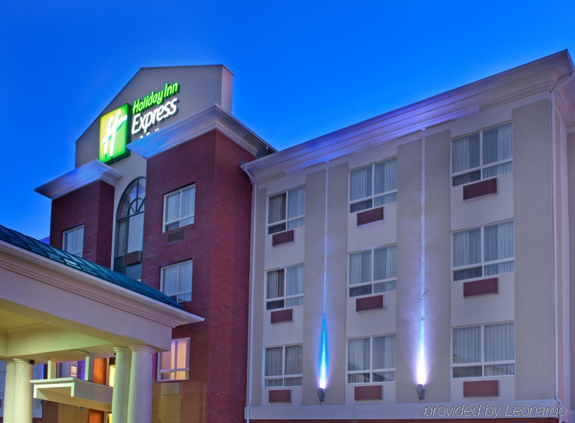 Holiday Inn Express Hotel & Suites Edson By Ihg Exterior foto