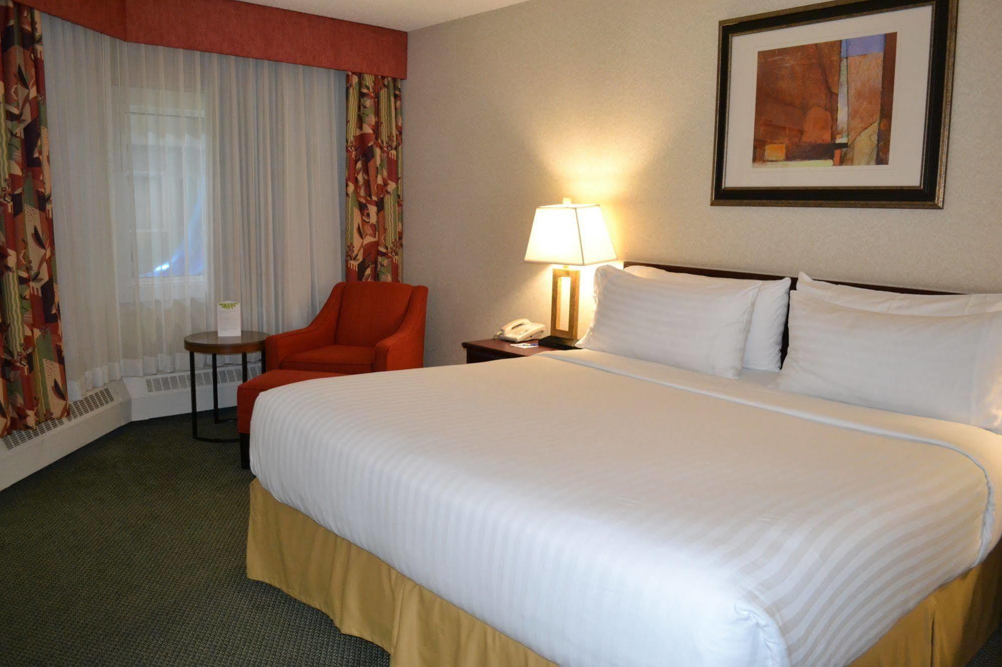 Holiday Inn Express Hotel & Suites Edson By Ihg Exterior foto