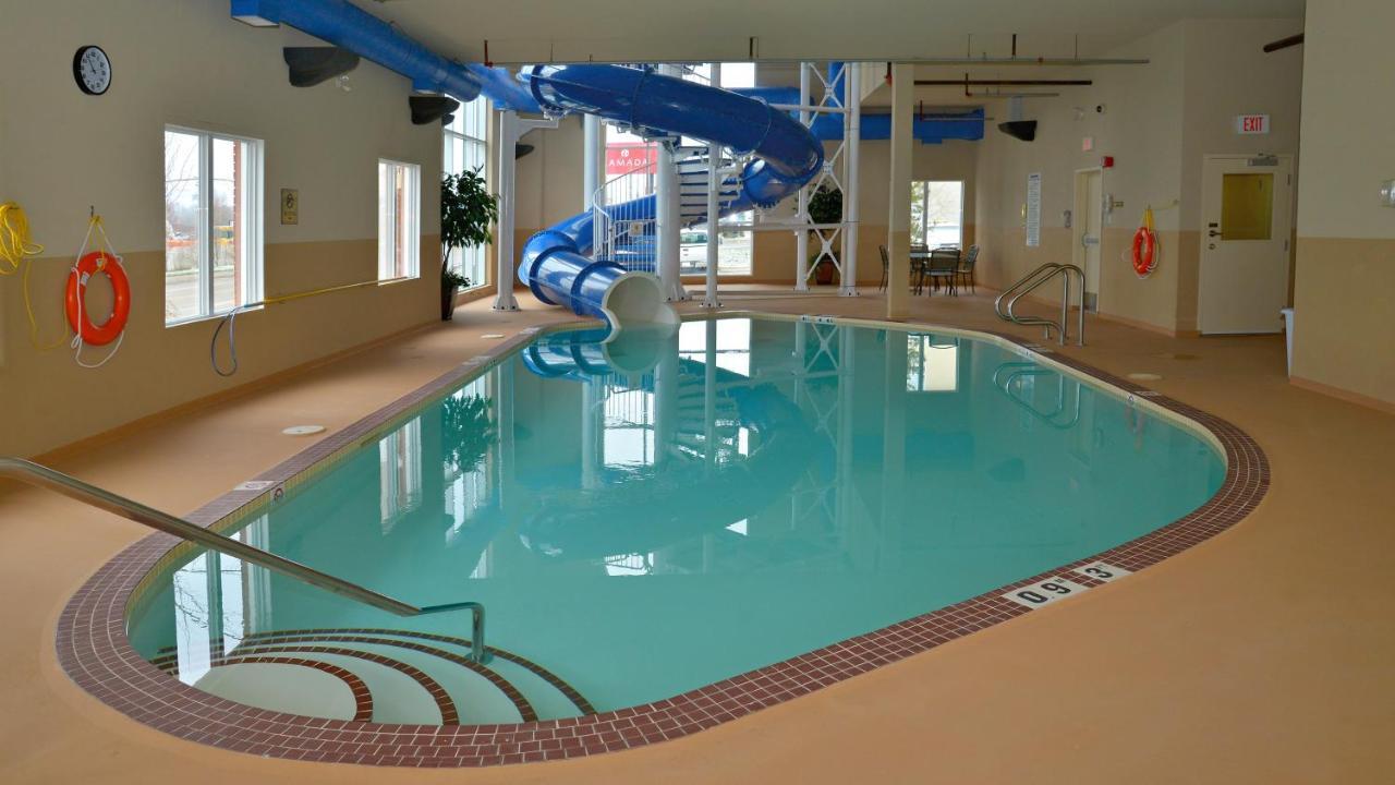 Holiday Inn Express Hotel & Suites Edson By Ihg Exterior foto