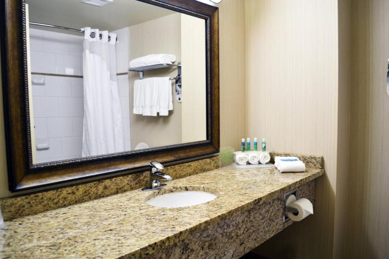Holiday Inn Express Hotel & Suites Edson By Ihg Exterior foto